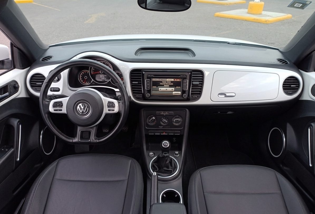 2015 volkswagen Beetle foto