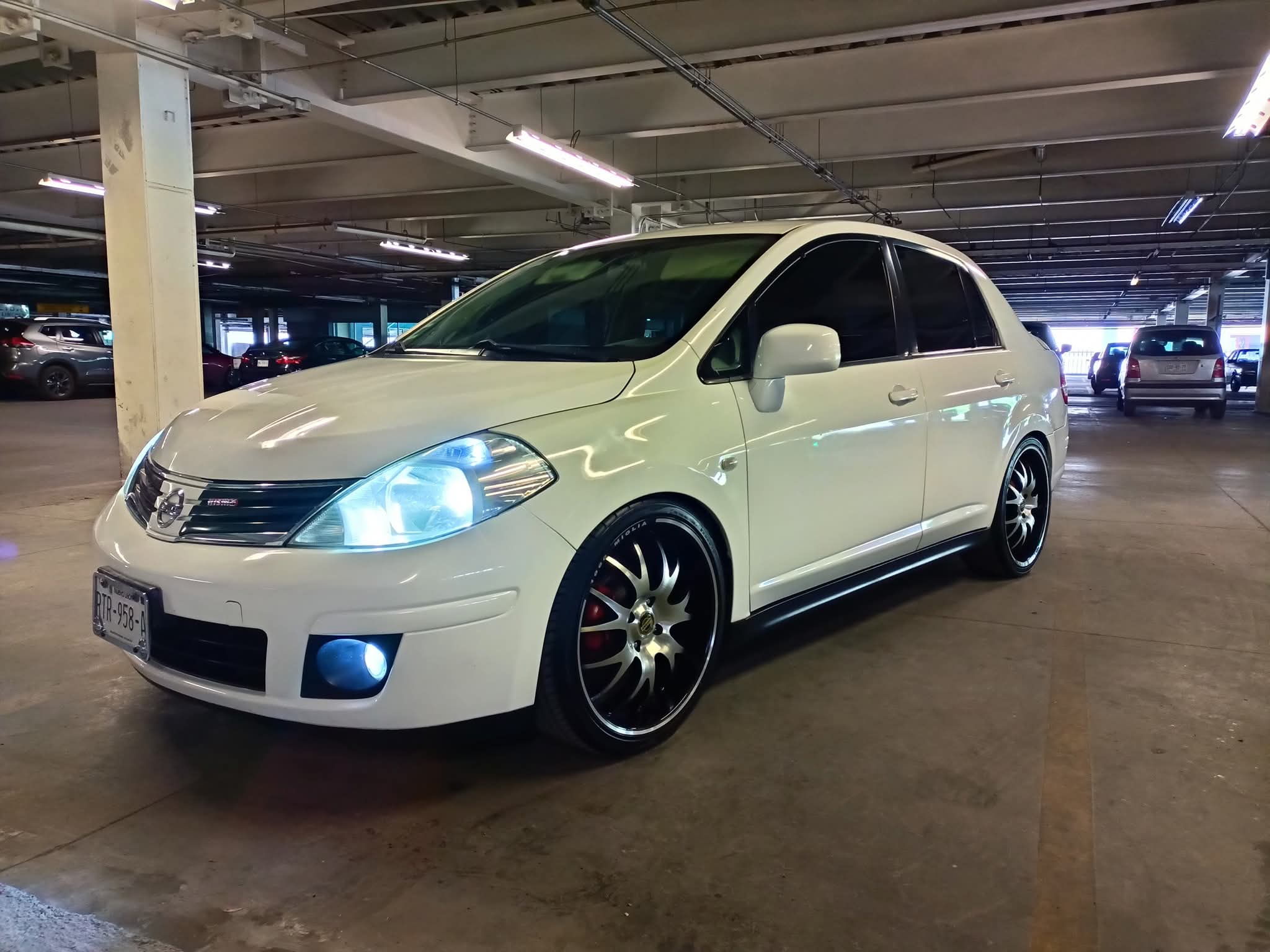 2011 Nissan Tiida Emotion foto