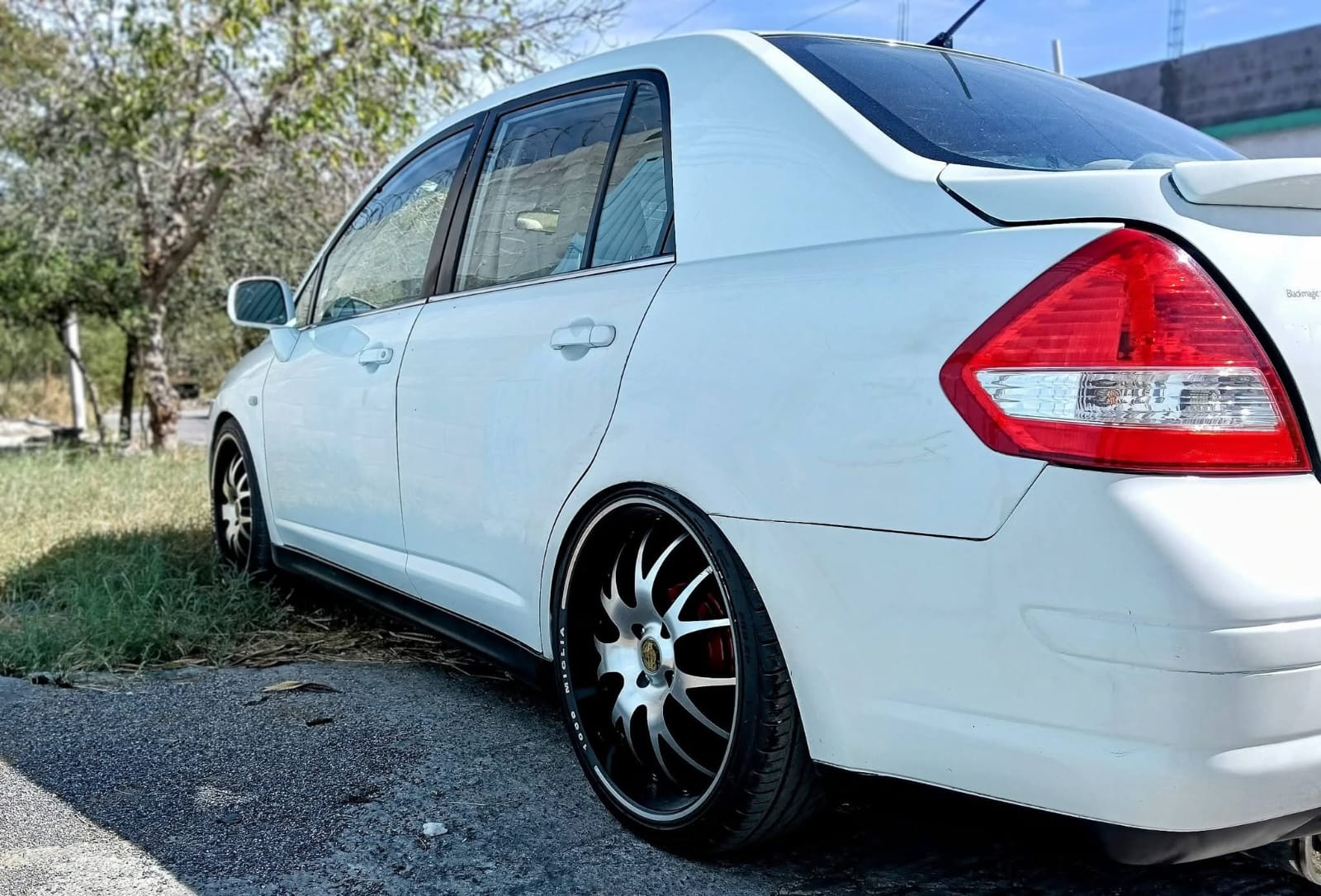 2011 Nissan Tiida Emotion foto