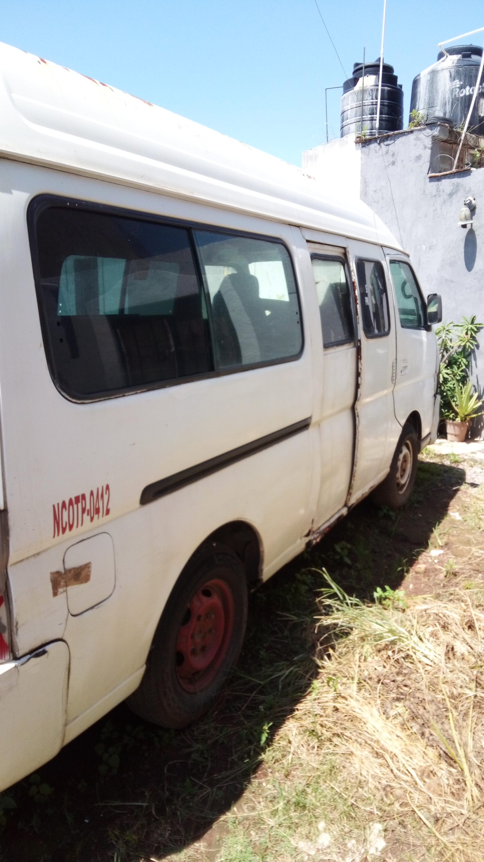 2008 NISSAN URVAN foto