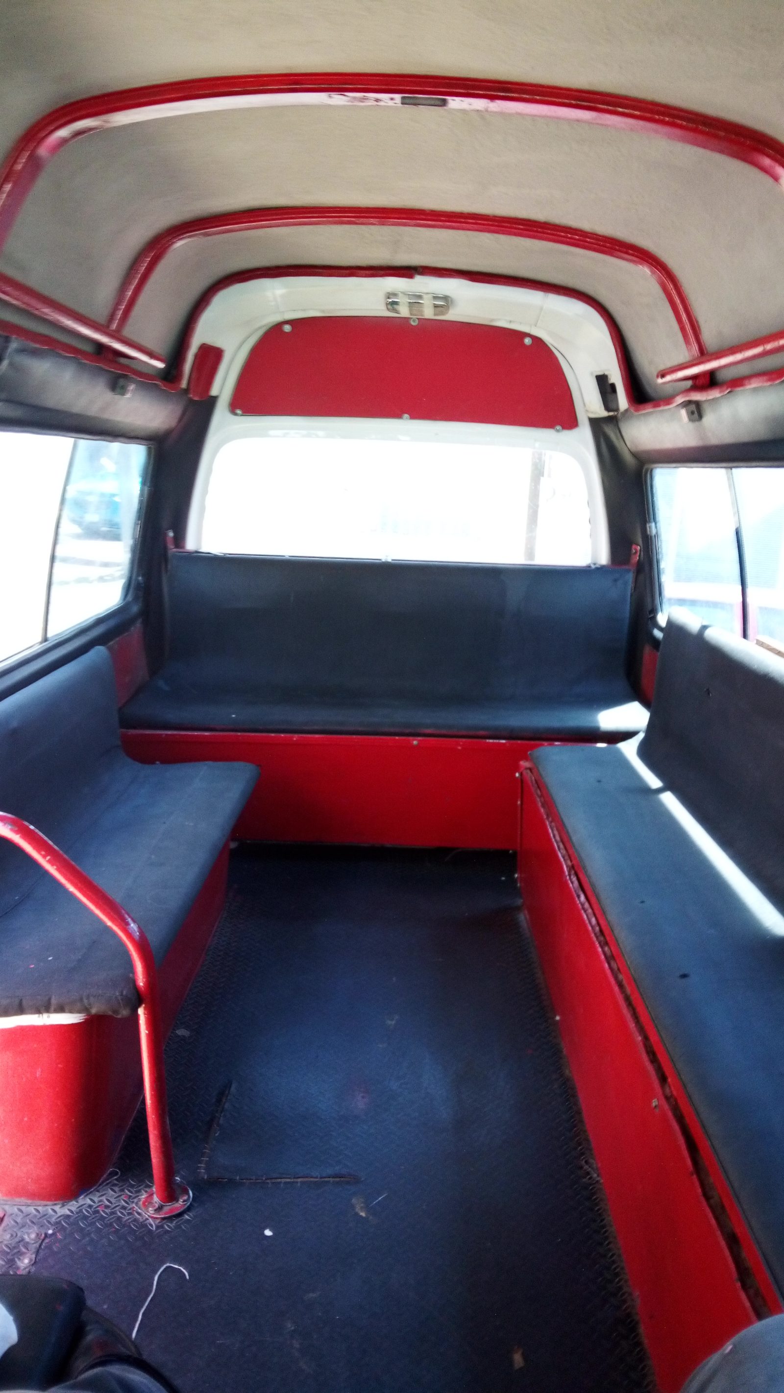 2008 NISSAN URVAN foto