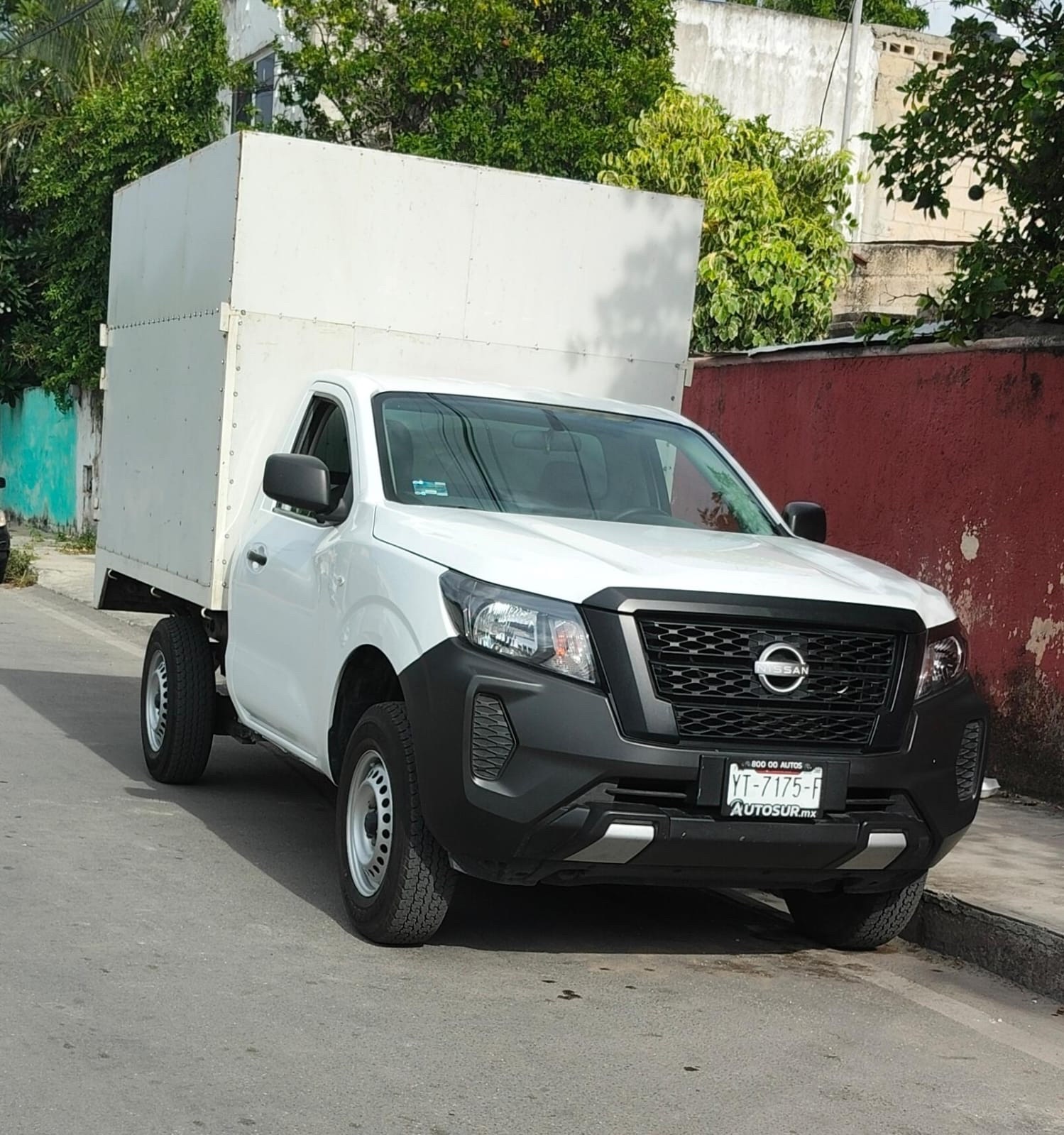 2023 nissan np300
