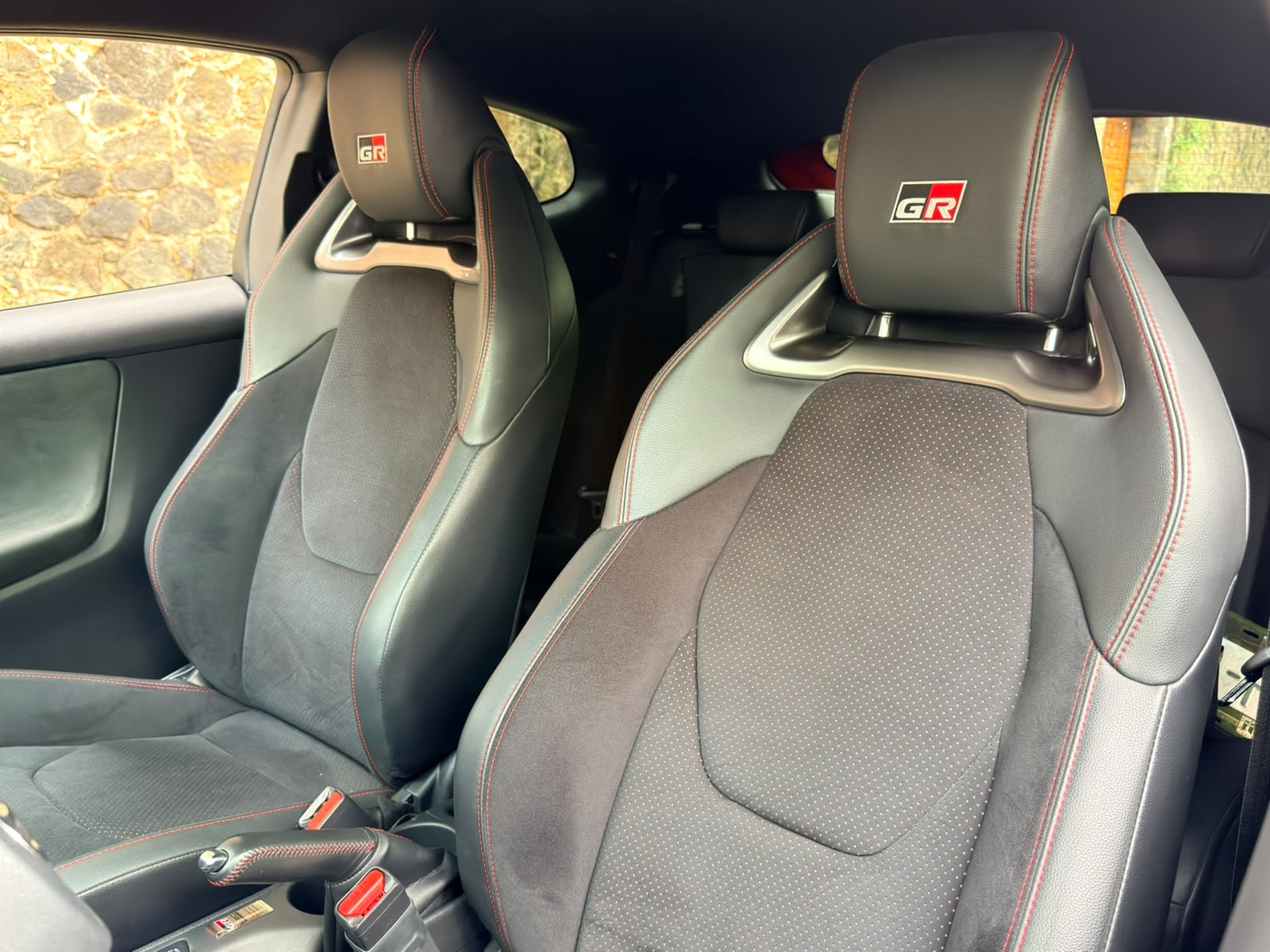 2022 TOYOTA YARIS foto